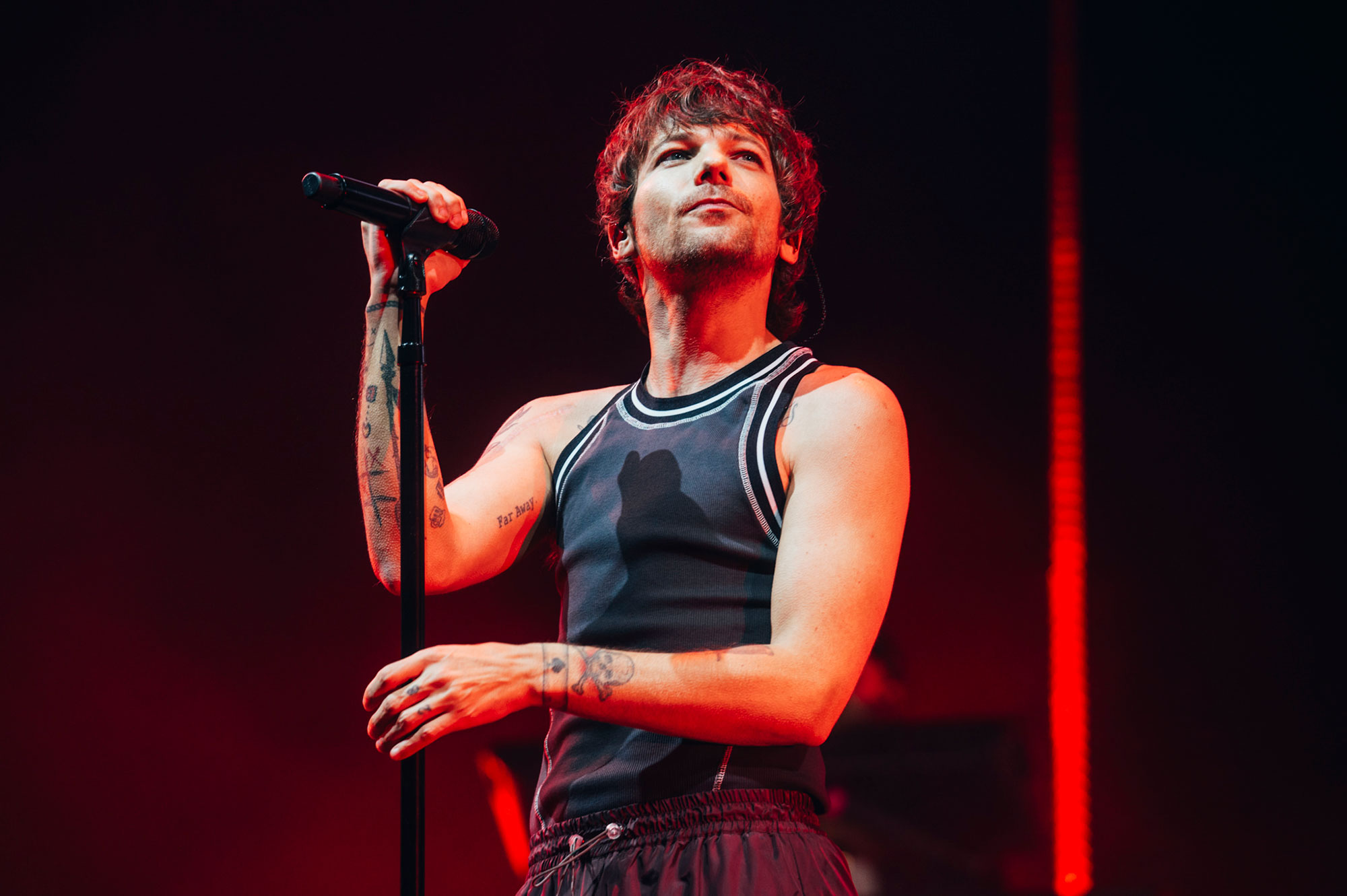 Louis Tomlinson – The Greatest (Live From London)